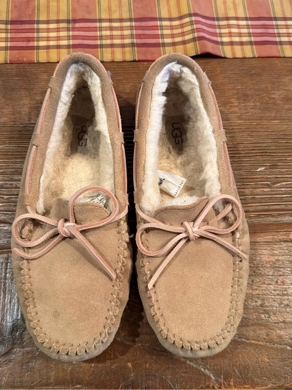 UGG Women’s Chestnut Suede Cozy Lined Moccasin Slippers Sz 6